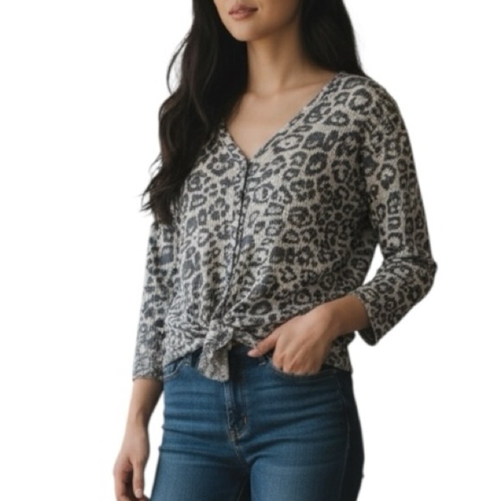 No Comment Large Ribbed Thermal Leopard Print Long Sleeve Button Tie Front Shirt